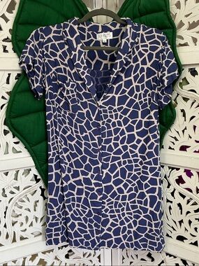 XIX palms button up blue giraffe print mini dress with short sleeves. Size M